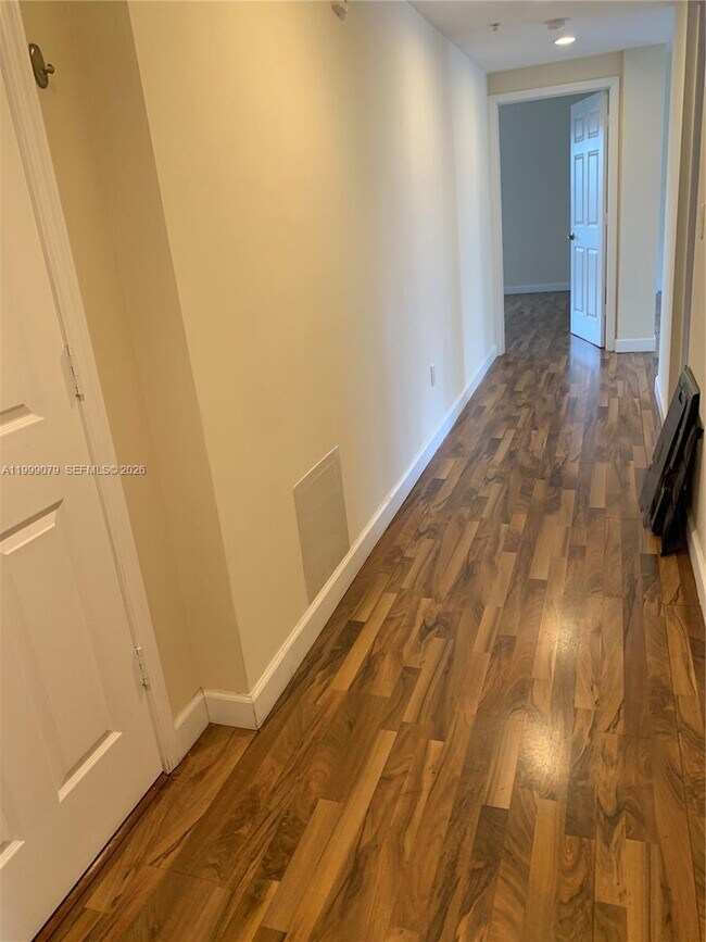 Photo - 711 Biltmore Way Unidad 603