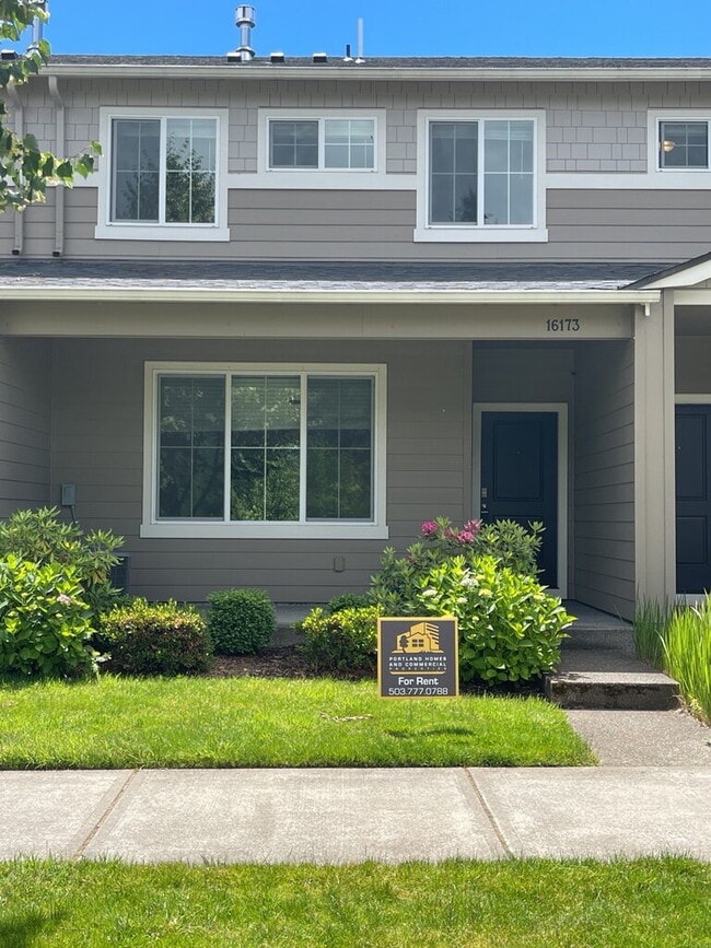 Building Photo - 3 Bedroom / 2.5 Bathroom Townhome - Near Bethany & PCC