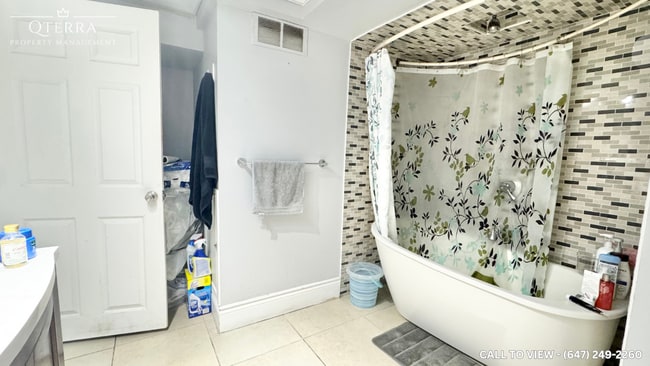 Photo - 560 Gillies St