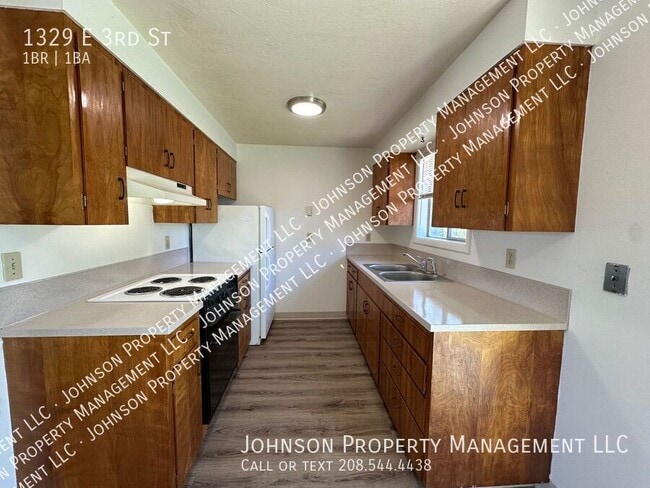 Photo - 1329 E 3rd St