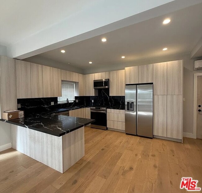 Building Photo - 813 14th St Unit #1