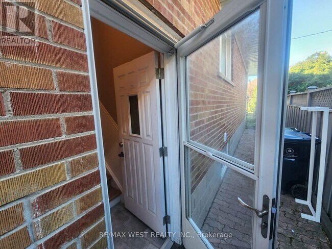 Photo - 44 Landron Crescent