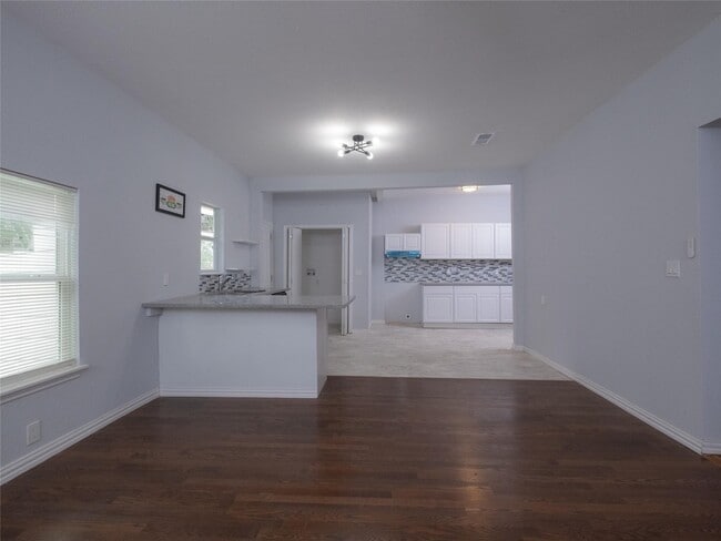 Photo - 2703 Areba St