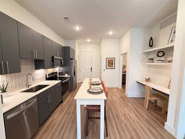 Photo - 641 W Crosstimbers St Unit 112