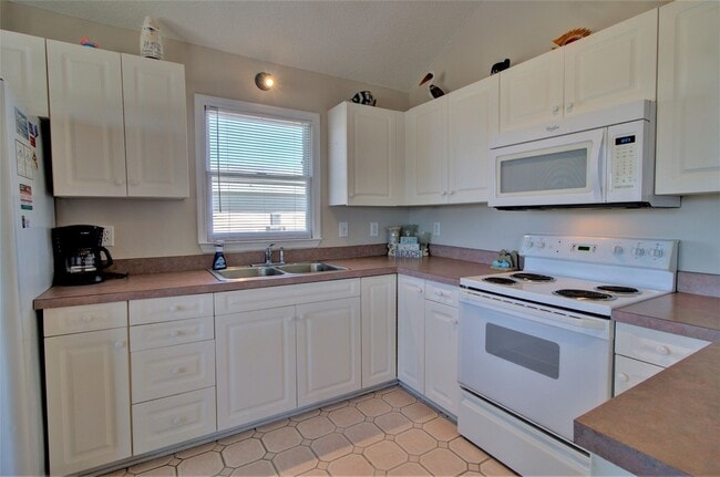 Photo - Surf City - 3BR 2BA Pet Friendly Cottage O...