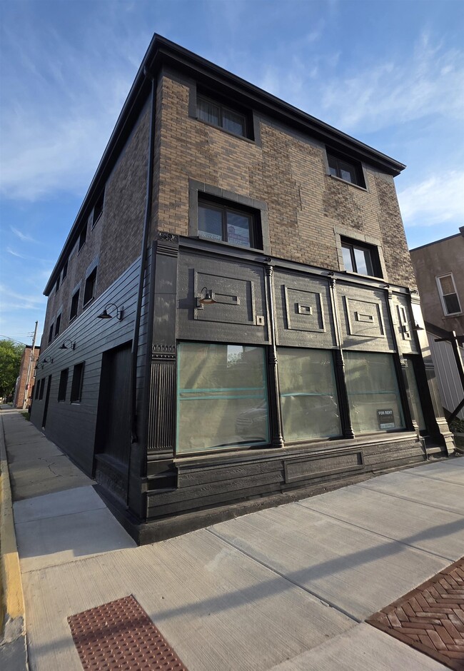 Photo - 304 W Main St