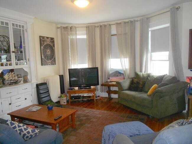 6 Newton St Unit 2