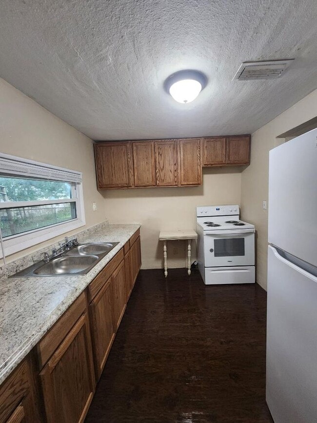 Photo - Three Bedroom One Bathroom Home For Rent !!