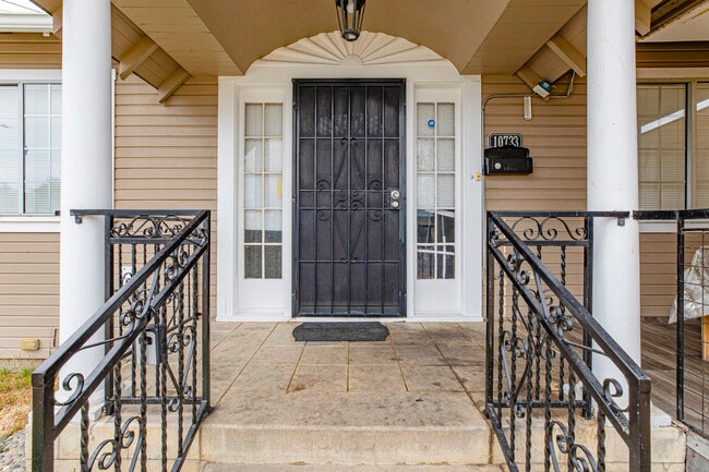 Photo - 10733 Louise Ave