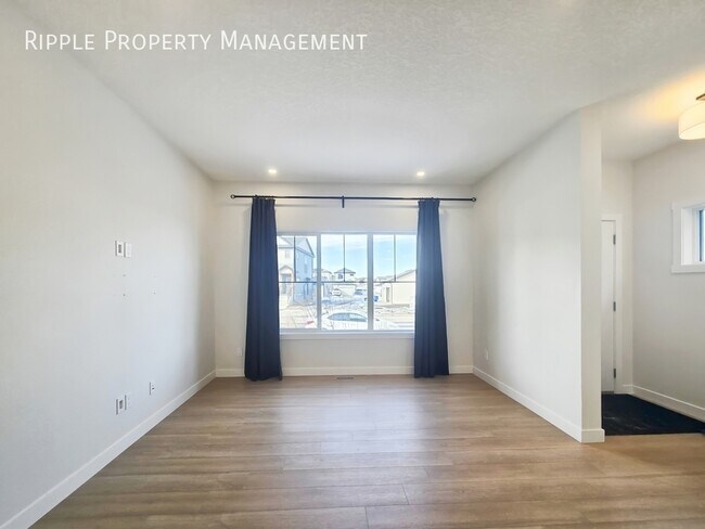 Photo - AMAZING 3 BEDS, 2.5 BATHS TOWNHOUSE | FENCED BACKYARD & DOUBLE GARAGE