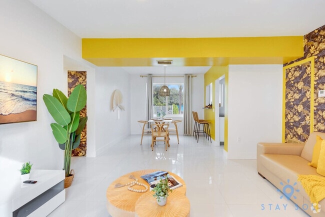 Building Photo - 809 S Ocean Dr Unit ID1227349P Rental
