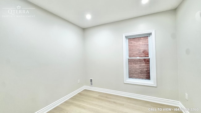 Photo - 72 Burlington St E