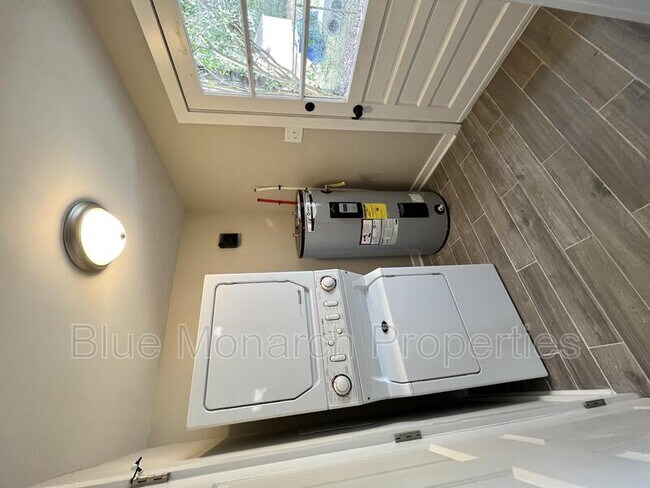 Photo - 205 W 2nd St