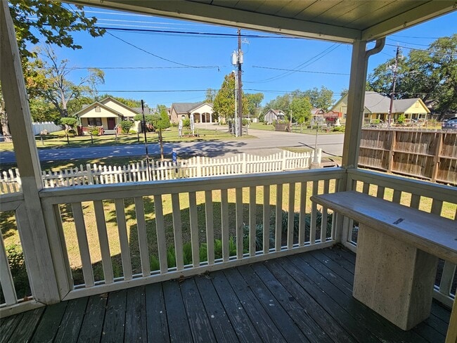 Photo - 5118 Pine Ave