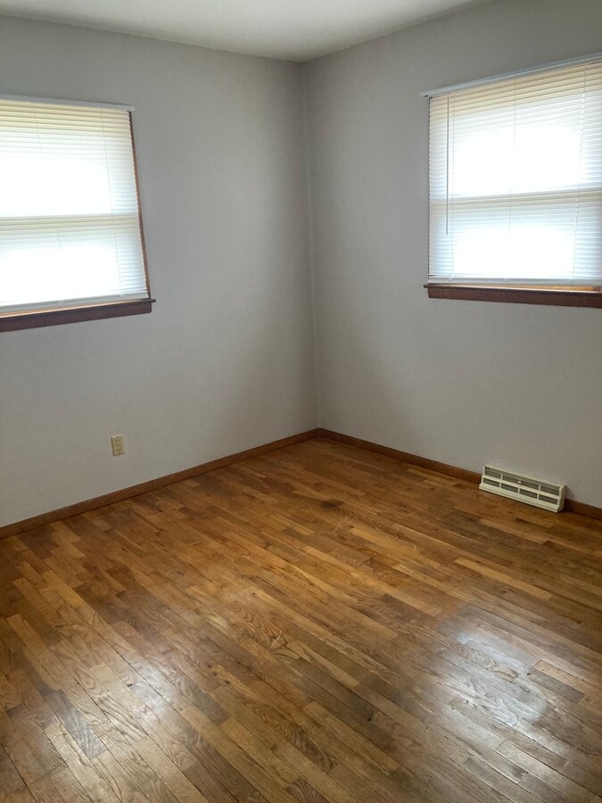 Photo - 200 B Ave Unit Hiawatha 2 bedroom