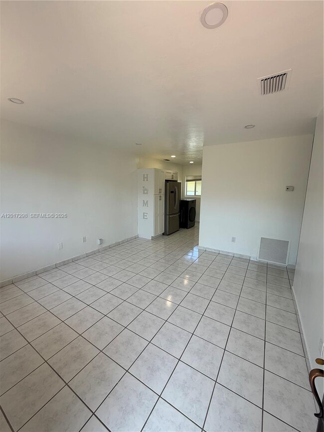 Photo - 3112 SW 16th St Unidad 2