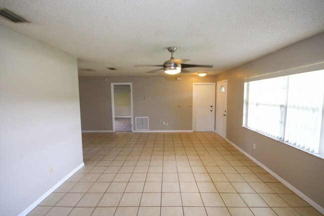 Photo - Lovely 3 Bedroom, 2 Bathroom Home in Deltona!!