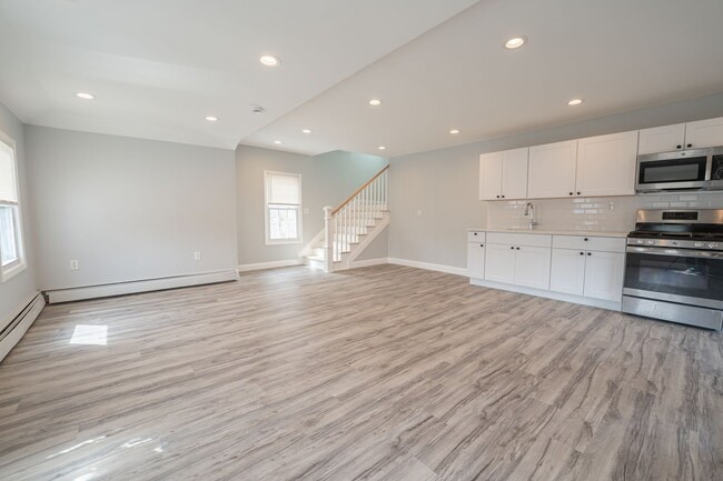 Building Photo - 12 Union Ave Unit B