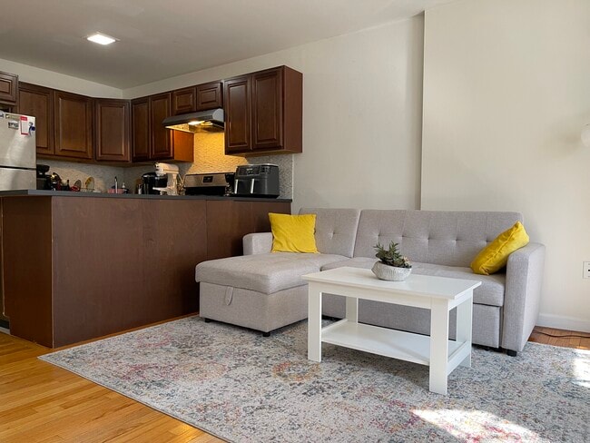 Building Photo - 12 Millmont St Unit 1