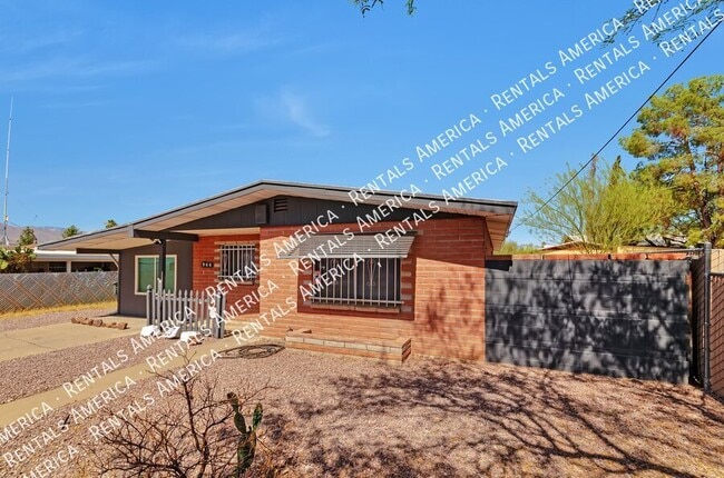 Building Photo - 944 N Catalina Ave Rental