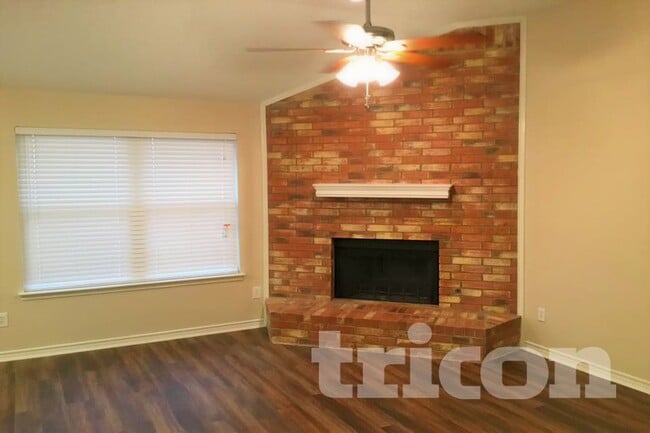 Photo - 1558 Aberdeen Dr