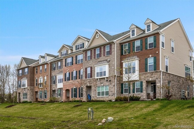 Photo - 2769 Ashcombe Dr.