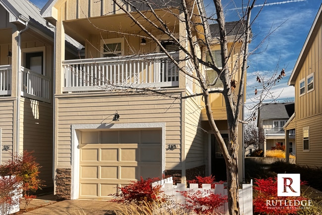 Building Photo - Gorgeous End Unit Townhome in The Heart of Historic Jacksonville!