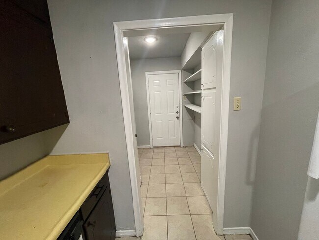 Photo - 930-932 Lindy Court Unidad 930