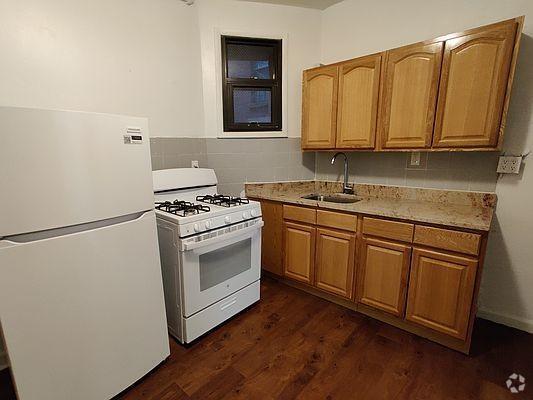 Building Photo - 1 bedroom in BRONX NY 10458 Unit 2C Rental