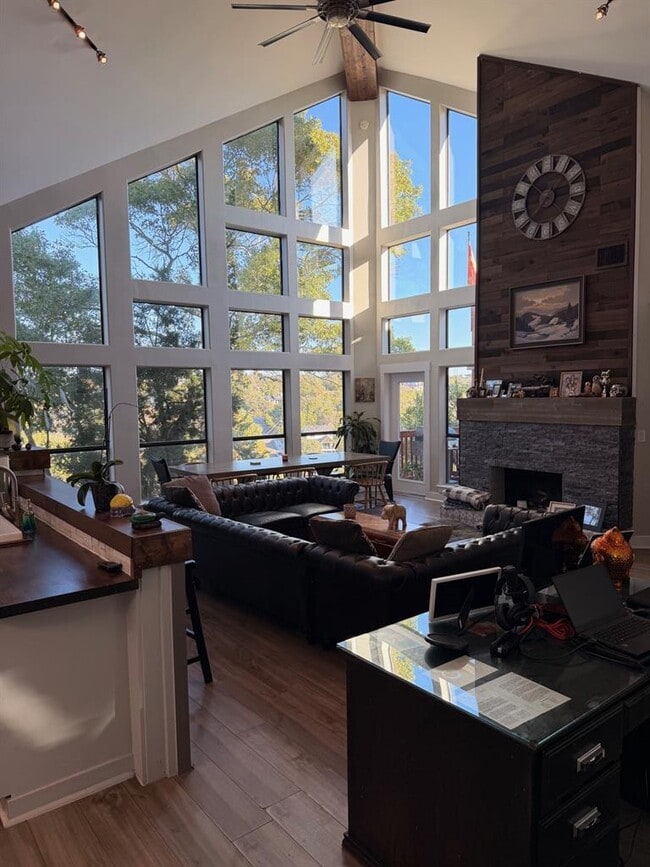 Building Photo - 2413 Crazyhorse Pass