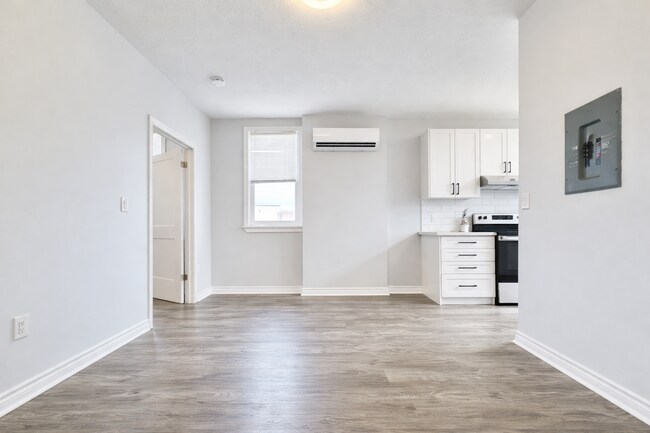 Photo - 43-43 Division St