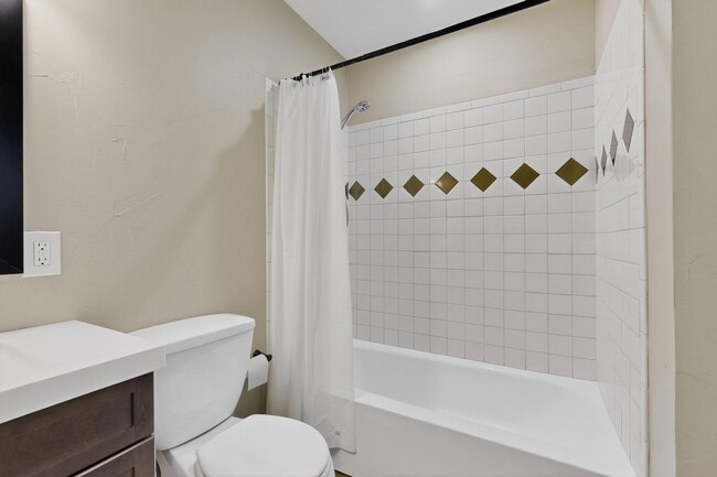 Photo - 1601 Pennsylvania St NE Unit T6