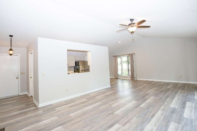 50 Surry Cir N