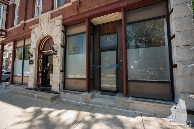 Building Photo - 2049 N Hoyne Ave Rental