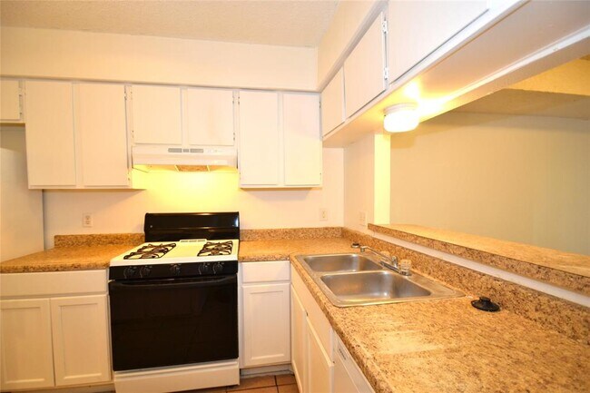 Photo - 1202 Southport Dr