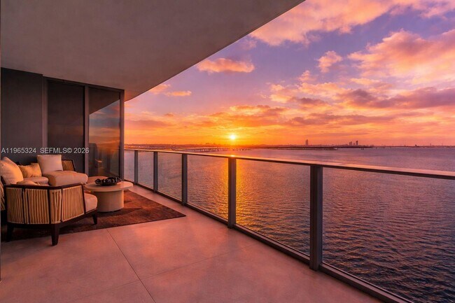 Photo - 700 NE 24th St Unidad 1203