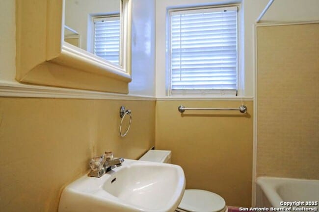 Photo - 2 Bedroom/1 Bath Alamo Heights Subdivision