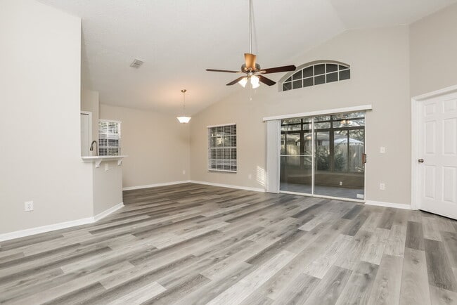 1533 Oakwood Ct