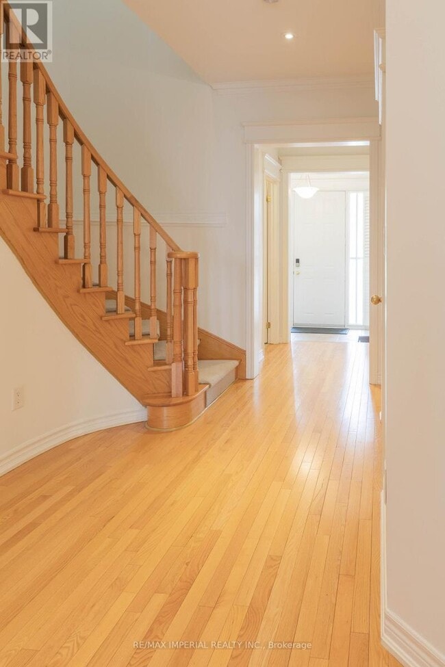 Photo - 73 Southvale Dr