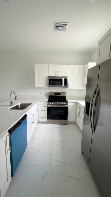 Photo - 1103 Dean St E