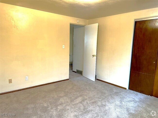 Building Photo - 3601 Beaumont Dr Unit 8 Rental