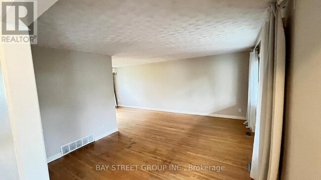 Photo - 153 Simpson Rd