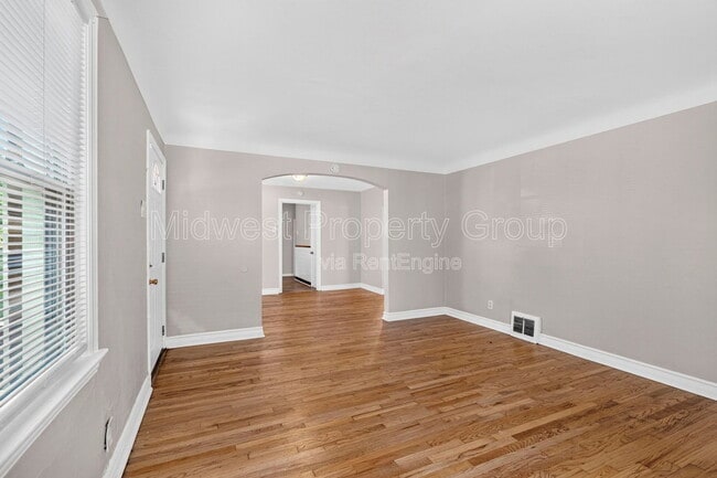 Photo - 7815 Cler Ave