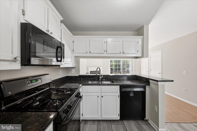 Photo - 6562 Old Carriage Ln