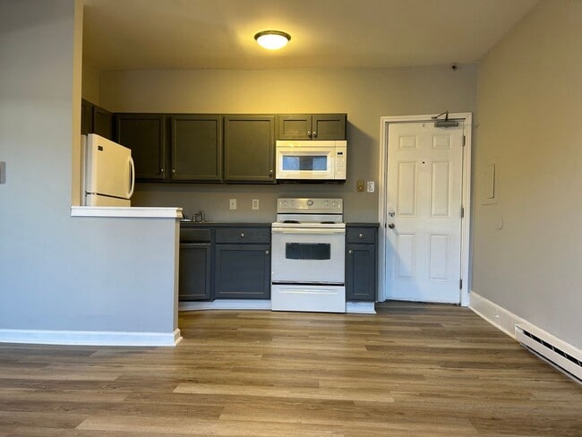 2 Bedroom/1 Bath Ready for move in! - 2 Bedroom/1 Bath Ready for move in! Condo Unit 103