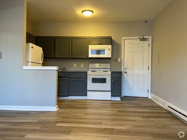 Building Photo - 2 Bedroom/1 Bath Ready for move in! Unit 103 Rental