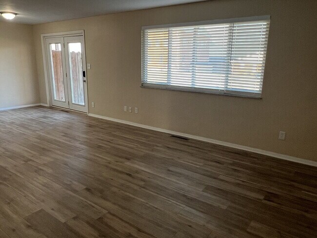 Photo - 1025 E Pearl St