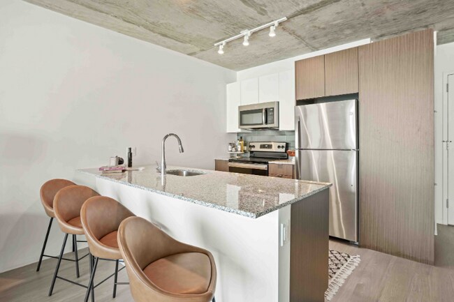 2099 S Wabash Ave