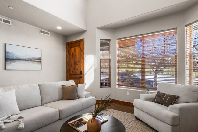 Photo - 6095 N Fox Pointe Cir