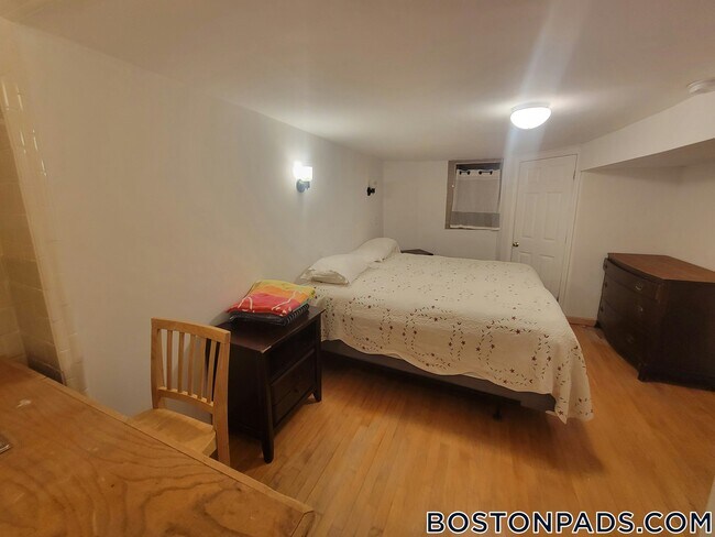 17 Holman St Unit 1